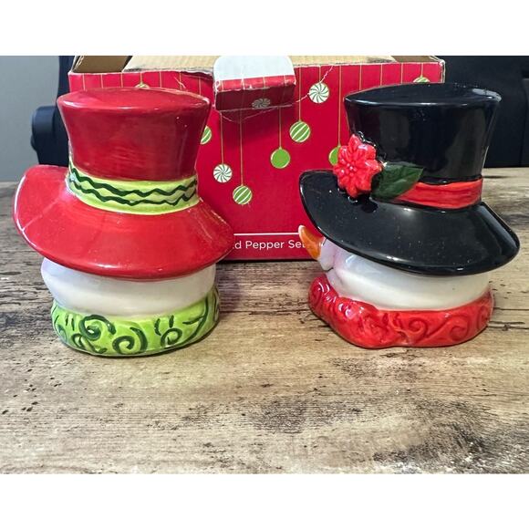 NIB Kirklands Ceramic Holiday Snowman Salt and Pepper Shakers - Picture 4 of 7